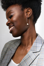 Load image into Gallery viewer, Bella Pearl Earrings
