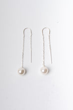 Load image into Gallery viewer, Isla Pearl Earrings