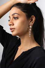 Load image into Gallery viewer, Eliana Pearl Earrings