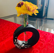 Load image into Gallery viewer, Round Black Vase
