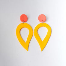 Load image into Gallery viewer, Tear drop earrings - Yellow
