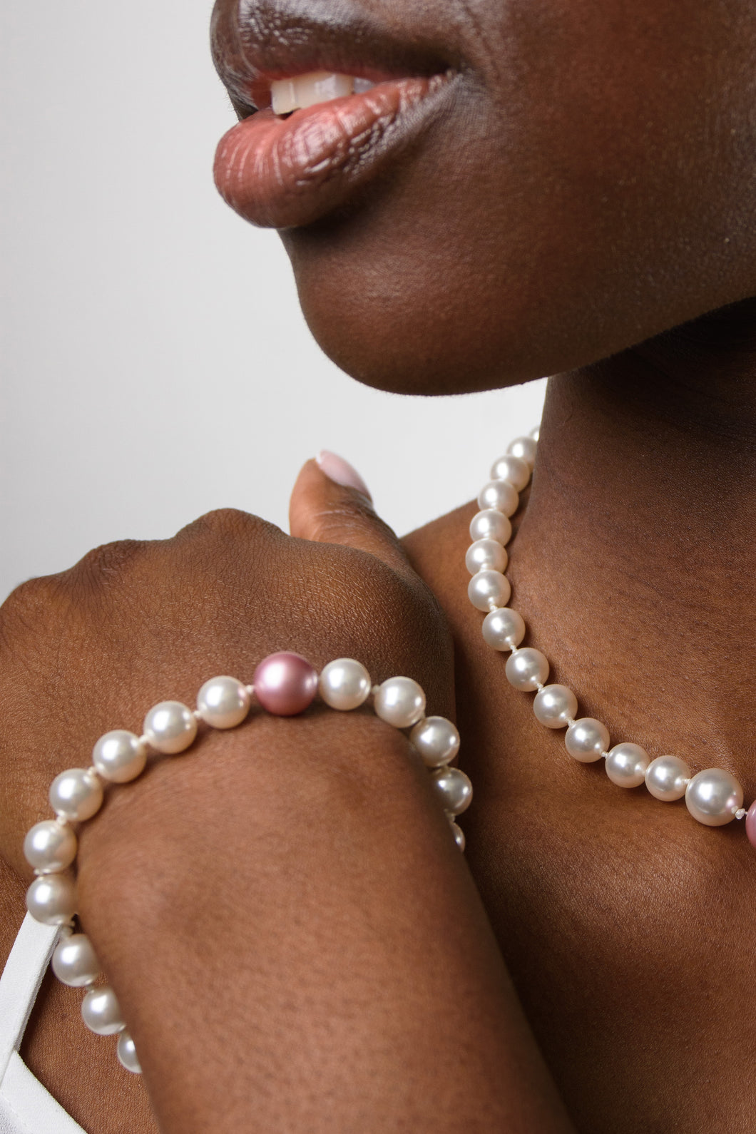 White on pink Swarovski pearl bracelet